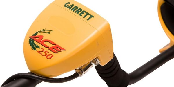 Garrett Ace 250 Metal Detector with Submersible Search Coil For Rent