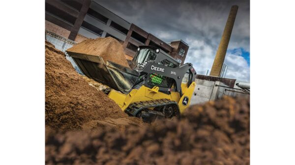 Skid-Steer-John-Deere-317G-Wide-Compact-Track-Loader-in-action