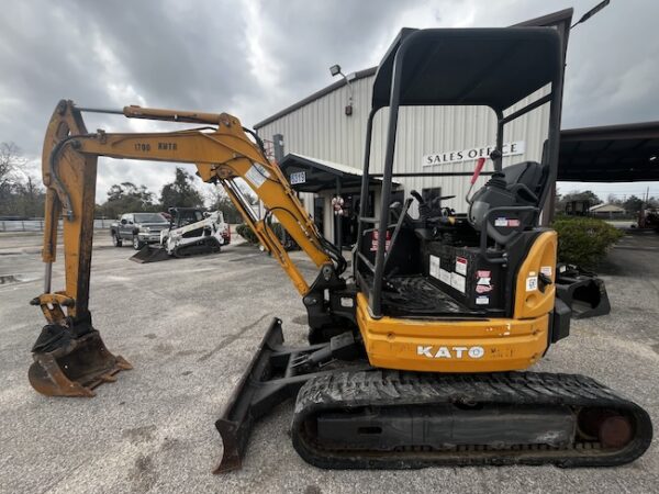 2020 Kato 30V4 Mini Excavator - Image 2