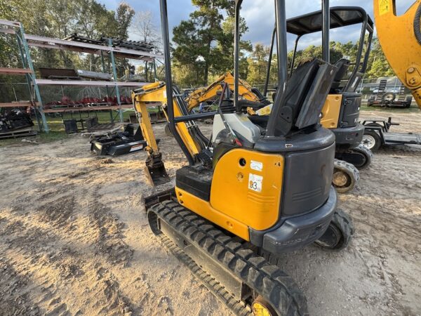 2019 Kato 17VXE Mini Excavator - Image 3